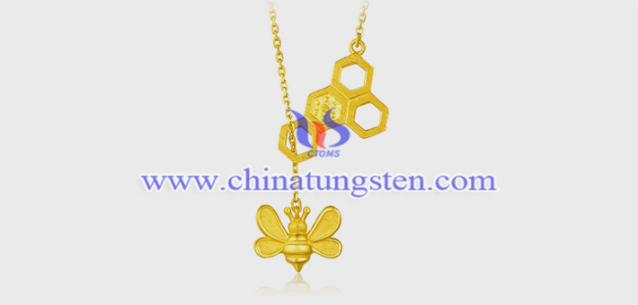 gold plated tungsten alloy bee pendant picture