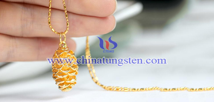gold plated tungsten alloy pine cone pendant picture