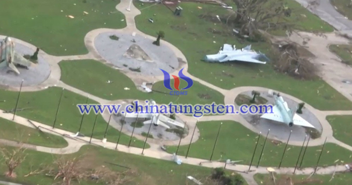 美F-22战机受迈克尔飓风影响受损图片