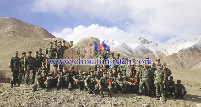 2015年，在新疆昆仑山脉执行军事地质调查任务的黄金八支队官兵。肖鑫 摄